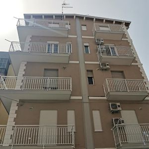 Palazzo Buscema - Appartamenti & Residence Crotone Exterior photo
