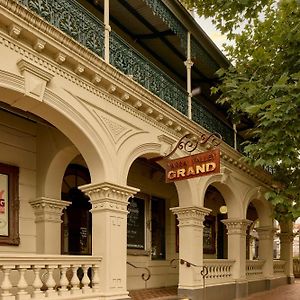 Yarra Valley Grand Hotel Yarra Glen Exterior photo