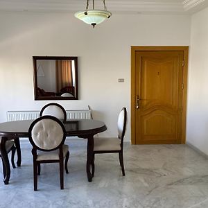 Furnished Family Apartment In Dahyet Al-Rasheed With Free Parking Amman Exterior photo
