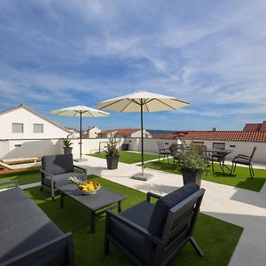 Apartment Makai With A Rooftop Terrace Kastela Exterior photo