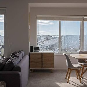 Schnapps Penthouse Apartment Ski In Ski Out Núi Hotham Exterior photo