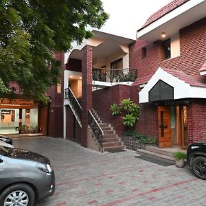 Little Chef Hotel Kanpur Exterior photo