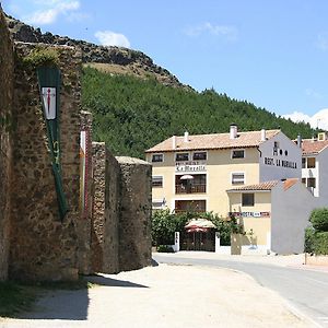 Hostal Restaurante La Muralla Hotel Canete  Exterior photo