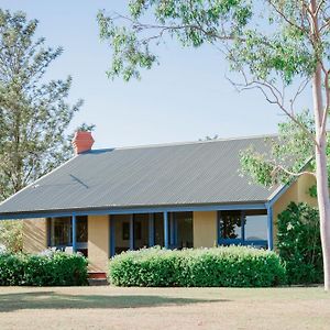 Tranquil Vale Vineyard Hotel Luskintyre Exterior photo