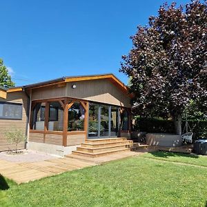 Chalet Moderne Au Bord D'Un Lac Villa Saint-Sauveur-les-Bray Exterior photo