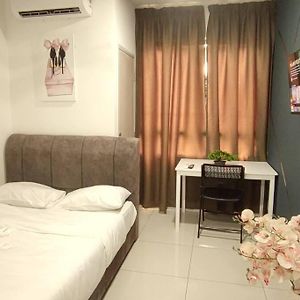 Hzb301-Selfcheck-In-Wi-Fi- Netflix- Parking- Pool-2 Bedroom- Klia, 7099 Sepang Exterior photo