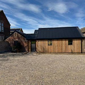 The Stables, Modern 2 Bed, 4 Person, Rural Barn Conversion With Great Access Silkstone Exterior photo