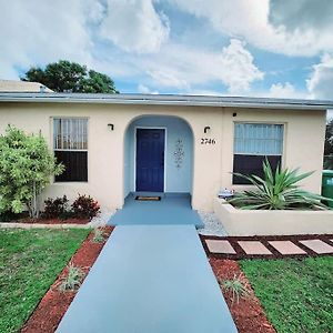 Walk To Hard Rock ~ Amazing 5 Star Home Away From Home! Miami Gardens Exterior photo