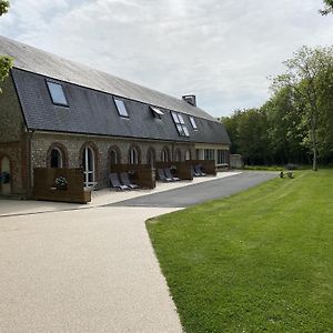 Chambres D'Hotes Aux Ecuries Du Chateau Contremoulins Exterior photo