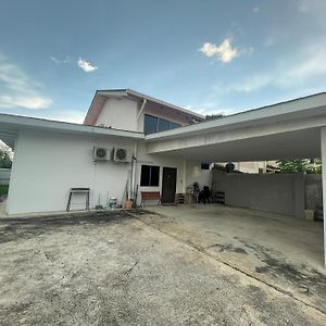 Labuan Cozy Club House Hotel Exterior photo