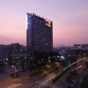 Hampton By Hilton Guangming Shenzhen Hotel Exterior photo