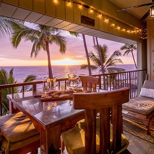 Ocean-Front Penthouse, Sunsets, Whales, Surfers! Newly Remodeled! Apartment Kailua-Kona Exterior photo