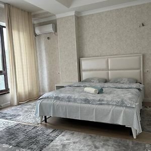 1 Bedroom Apartment Premiere Palace On Panfilov 145 Bishkek Exterior photo