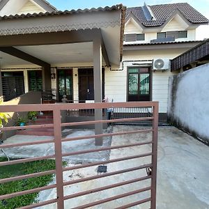 Homestay Cikgu D'Bestari Bemban Exterior photo