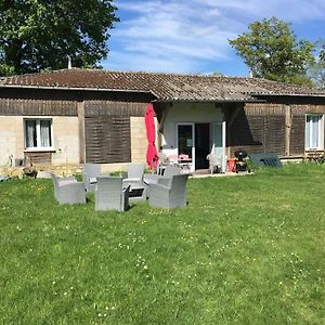 Studio Charmant A Poligny De 80 M² Avec Vue Sur Jardin Apartment Exterior photo