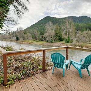 Spacious Grants Pass Home With Hot Tub And Views! Exterior photo