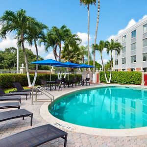 Holiday Inn Express Miami Airport Doral Area, An Ihg Hotel Exterior photo