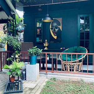 Living With Lankan'S Homestay Negombo Exterior photo