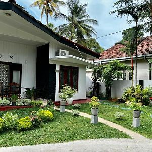 Palmwood Cottages Kochchikade Exterior photo