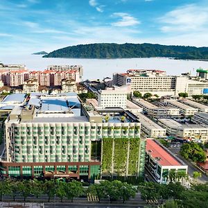 Hilton Kota Kinabalu Hotel Exterior photo