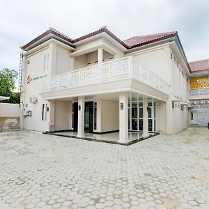 Oyo Griya Bawean Hotel Bandar Lampung Exterior photo