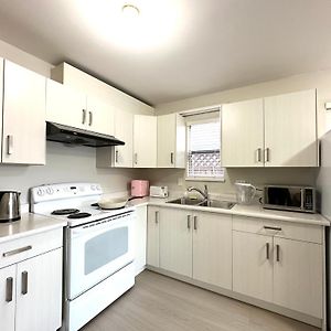 Newly Renovated 2 Bed 1 Bath In Ladner Bc Hotel Delta Exterior photo