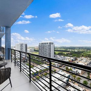 Prime Location - 2 Bedroom Condo At Doral Park Miami Exterior photo