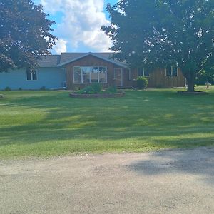 Eaa Hartland Villa Oshkosh Exterior photo