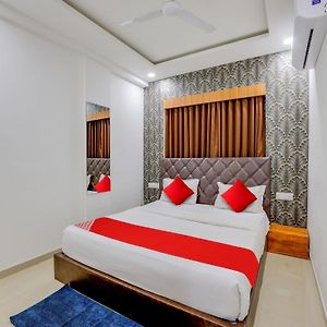 Oyo Hotel Md Grand Ac Rooms Vadodara Exterior photo