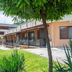 Complex Plavis Hotel Tryavna Exterior photo