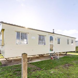 8 Berth Caravan To Hire At Breydon Water Holiday Park In Norfolk Ref 10030B Hotel Belton with Browston Exterior photo