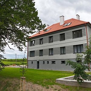 Bytovka1962 Aparthotel Manetin Exterior photo