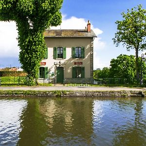 Gite D'Etape Sur Le Pont-Canal De Briare - Fr-1-590-516 Bed & Breakfast Exterior photo