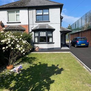 Cheerful 2 Bed House On Causeway Coastal Route With Parking Villa Whiteabbey Exterior photo