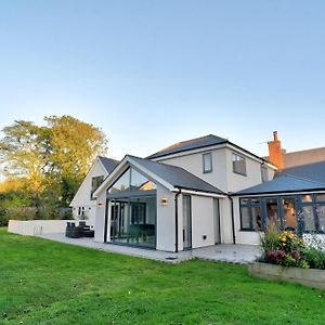 Stunning Large House In Green Dunmow Villa Felsted Exterior photo