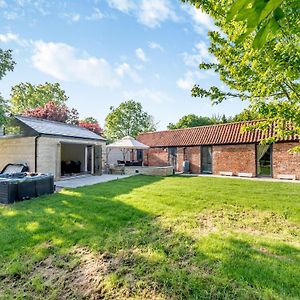 Red Brick Barn - Uk39916 Villa Howell Exterior photo