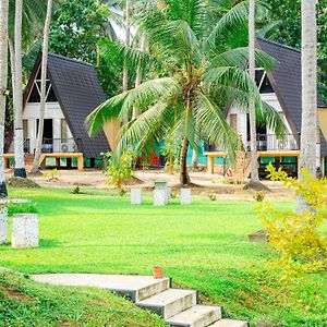 The Lake Front Hotel Chilaw Exterior photo