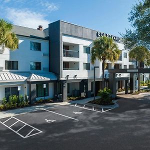 Courtyard Tampa North / I-75 Fletcher Hotel Exterior photo