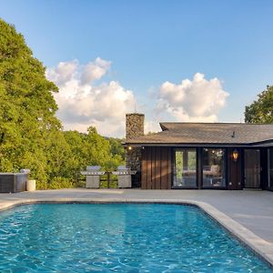 Amber Refresh By Avantstay Pool And Hot Tub Jefferson City Exterior photo