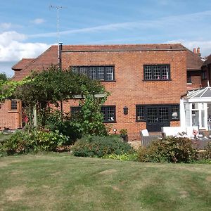 Pinkneys Court Mews Bed & Breakfast Maidenhead Exterior photo