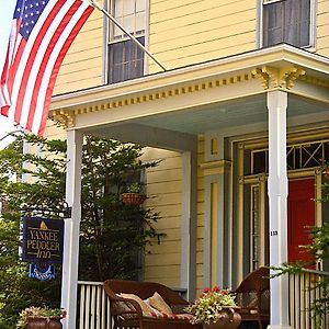 Yankee Peddler Inn Newport Exterior photo