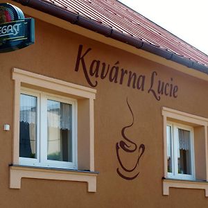 Kavarna Lucie S Ubytovanim Hotel Horni Terlicko Exterior photo