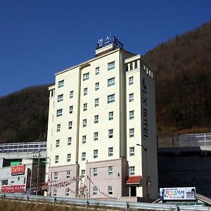 Ls Tourist Hotel Taebaek Exterior photo