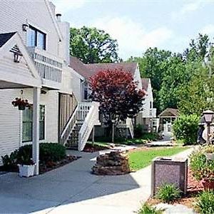 Gatehouse Suites East Lansing Exterior photo