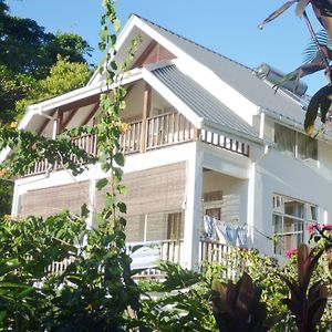 La Batie Selfcatering Apartment Vịnh Beau Vallon Exterior photo