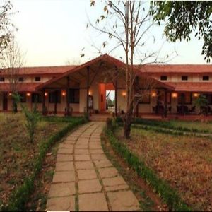 Infinity Kanha Wilderness Hotel Dhikuli Exterior photo