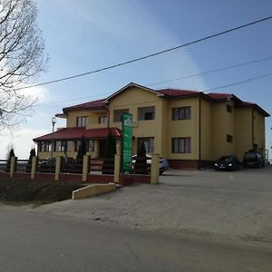 Cabana De La Trei Brazi Hotel Girceiu Exterior photo