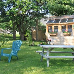 La Maison Sous Les Lilas Bed & Breakfast La Malbaie Exterior photo