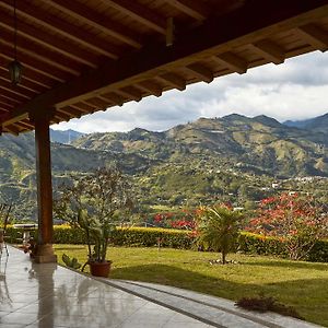 Villa Beatriz Lodge LàngLàngVilcabamba Exterior photo