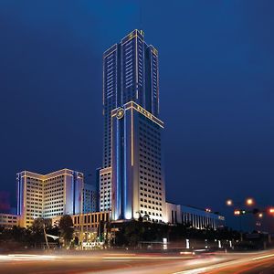 Regal Palace Hotel Đông Hoản Exterior photo